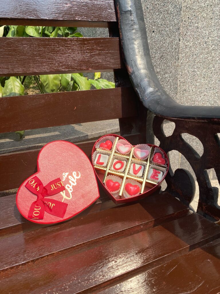 socola valentine 2024 mẫu love